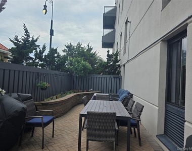 100 W Broadway - Photo Thumbnail 2