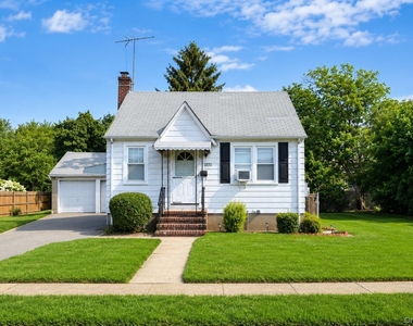 1777 Stone Avenue - Photo Thumbnail 3