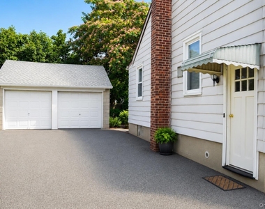 1777 Stone Avenue - Photo Thumbnail 4