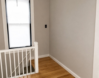115 Vineyard Avenue - Photo Thumbnail 2