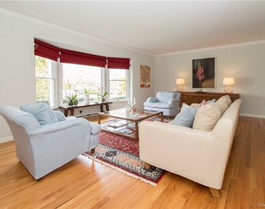 4 Dalphin Drive - Photo Thumbnail 1
