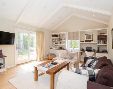 4 Dalphin Drive - Photo Thumbnail 10