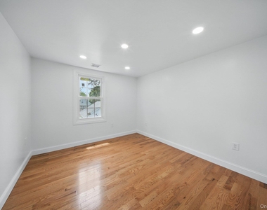14 Yankee Place - Photo Thumbnail 3