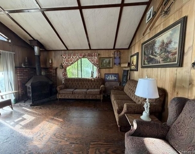 739 Lake View Drive - Photo Thumbnail 3