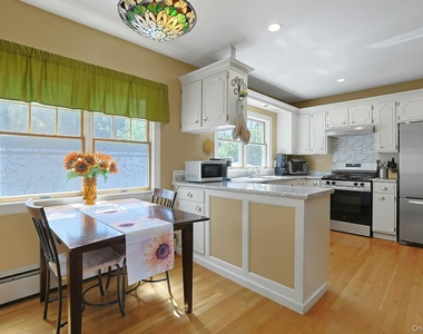1 Grover Avenue - Photo Thumbnail 3