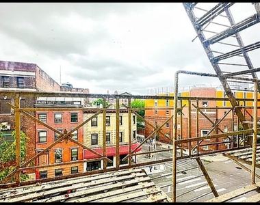 690 Greenwich Street - Photo Thumbnail 3