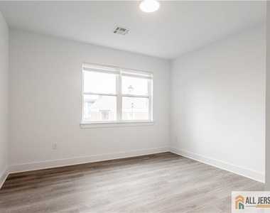 1025 Raritan Road - Photo Thumbnail 6