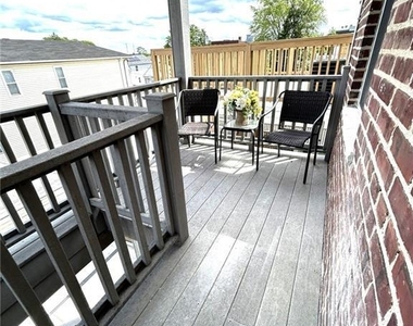 586 Jacques Street - Photo Thumbnail 9