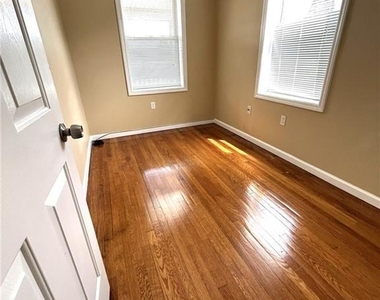 586 Jacques Street - Photo Thumbnail 14