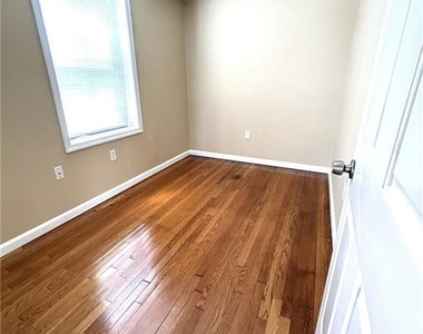 586 Jacques Street - Photo Thumbnail 13
