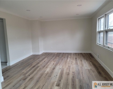 7 Cheltenham Place - Photo Thumbnail 7