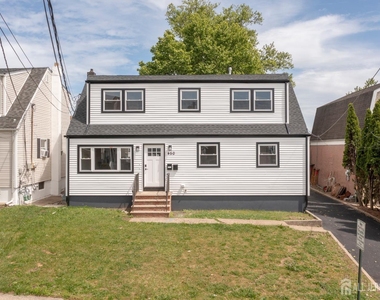 450 Packer Place - Photo Thumbnail 1