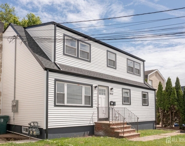 450 Packer Place - Photo Thumbnail 2
