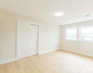 450 Packer Place - Photo Thumbnail 15