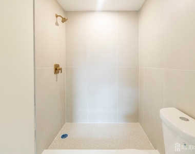 450 Packer Place - Photo Thumbnail 19