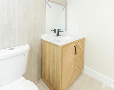 450 Packer Place - Photo Thumbnail 12