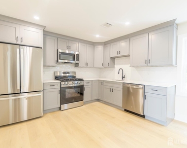 450 Packer Place - Photo Thumbnail 4