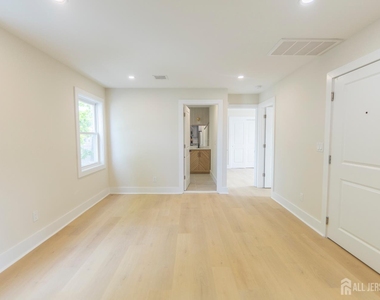 450 Packer Place - Photo Thumbnail 7