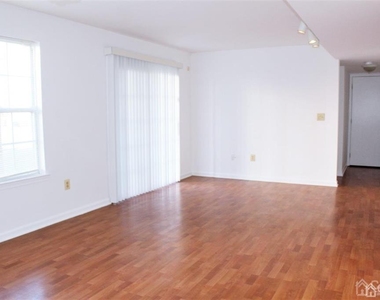 306 Plymouth Road - Photo Thumbnail 6
