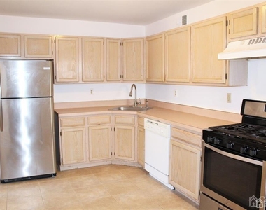 306 Plymouth Road - Photo Thumbnail 9