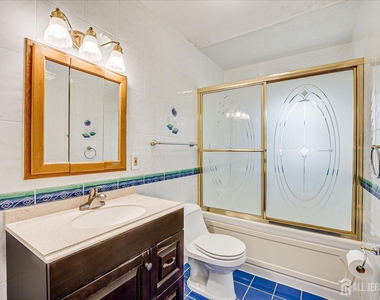 79 Beechwood Avenue - Photo Thumbnail 24
