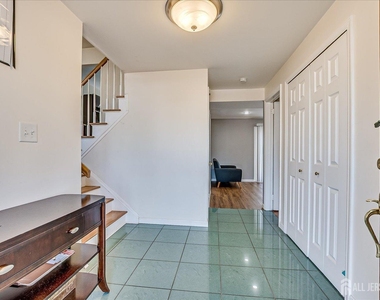 79 Beechwood Avenue - Photo Thumbnail 5