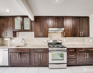 79 Beechwood Avenue - Photo Thumbnail 14