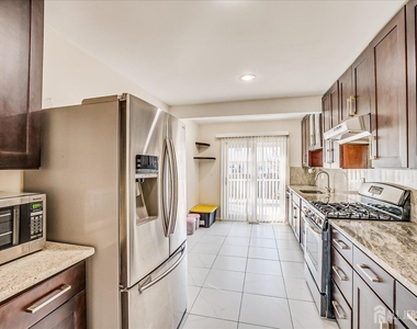 79 Beechwood Avenue - Photo Thumbnail 12