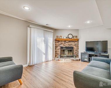 79 Beechwood Avenue - Photo Thumbnail 17