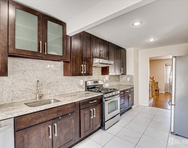 79 Beechwood Avenue - Photo Thumbnail 15