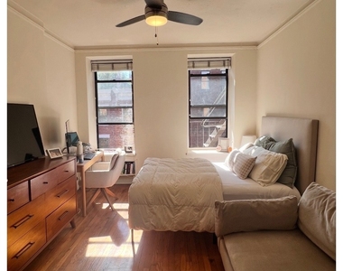 225 W 15th Street - Photo Thumbnail 2