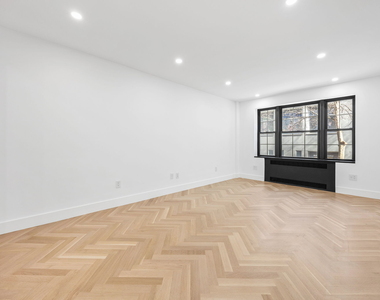 25 Minetta Lane - Photo Thumbnail 2