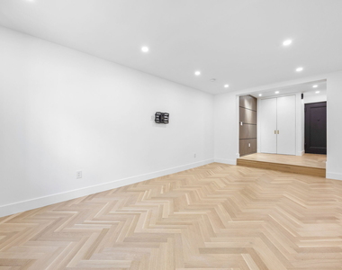 25 Minetta Lane - Photo Thumbnail 7