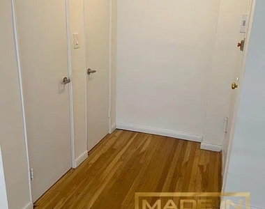327 W 30th Street - Photo Thumbnail 4