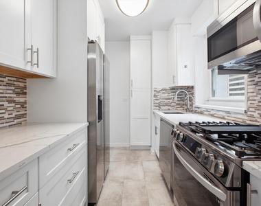 159 W 53rd Street - Photo Thumbnail 7