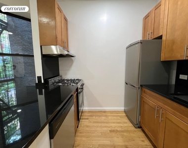 130 E 93rd Street - Photo Thumbnail 2