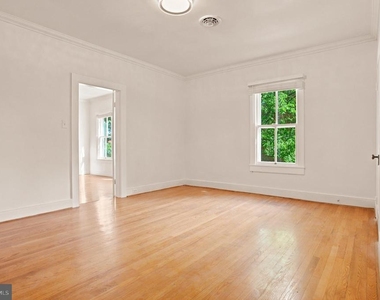 209 N Washington Street - Photo Thumbnail 90