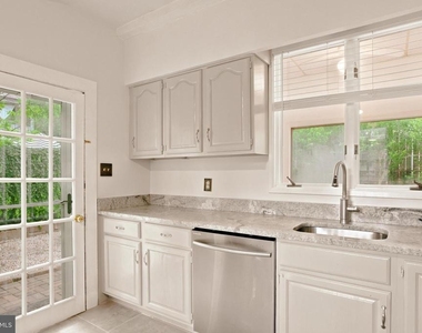 209 N Washington Street - Photo Thumbnail 53