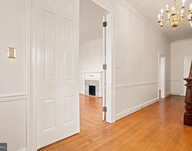 209 N Washington Street - Photo Thumbnail 12
