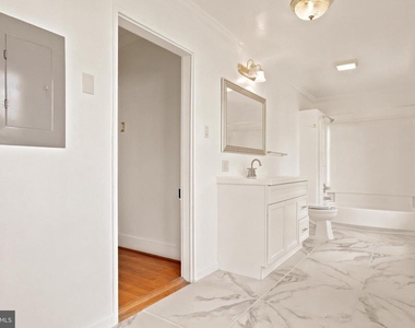209 N Washington Street - Photo Thumbnail 81