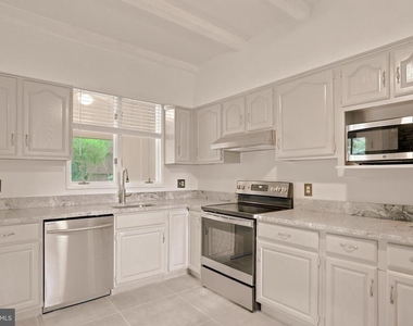 209 N Washington Street - Photo Thumbnail 57