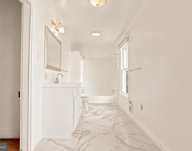 209 N Washington Street - Photo Thumbnail 82