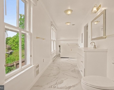 209 N Washington Street - Photo Thumbnail 85