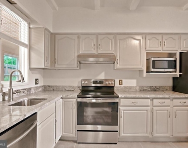 209 N Washington Street - Photo Thumbnail 59