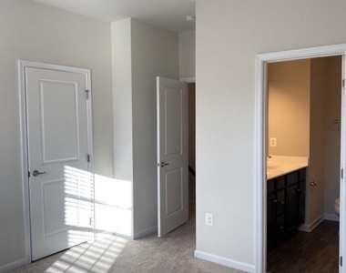 531 View Point Way - Photo Thumbnail 6