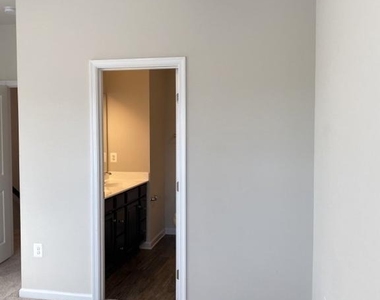 531 View Point Way - Photo Thumbnail 5