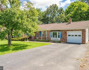209 Raintree Boulevard - Photo Thumbnail 2