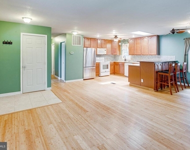 209 Raintree Boulevard - Photo Thumbnail 5