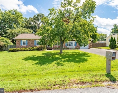 209 Raintree Boulevard - Photo Thumbnail 3