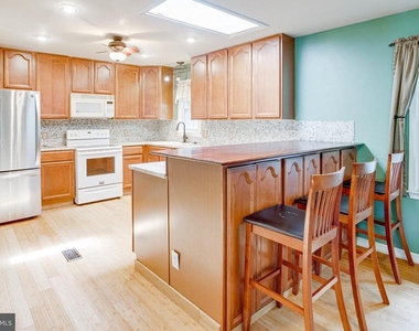 209 Raintree Boulevard - Photo Thumbnail 8